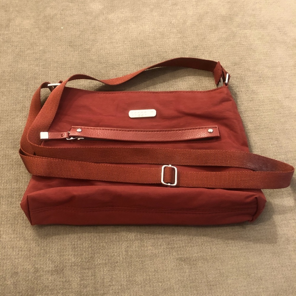 Baggalini burgundy nylon cross body bag